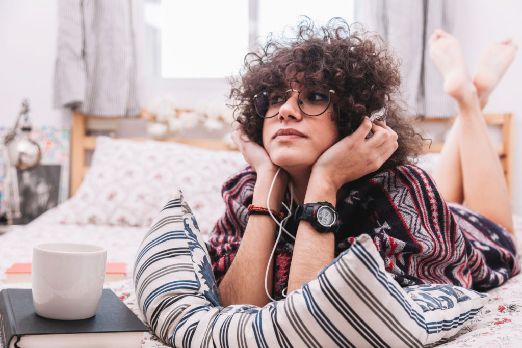 Okulary Tommy Hilfiger – połączenie klasycznych kształtów i wyjątkowego stylu