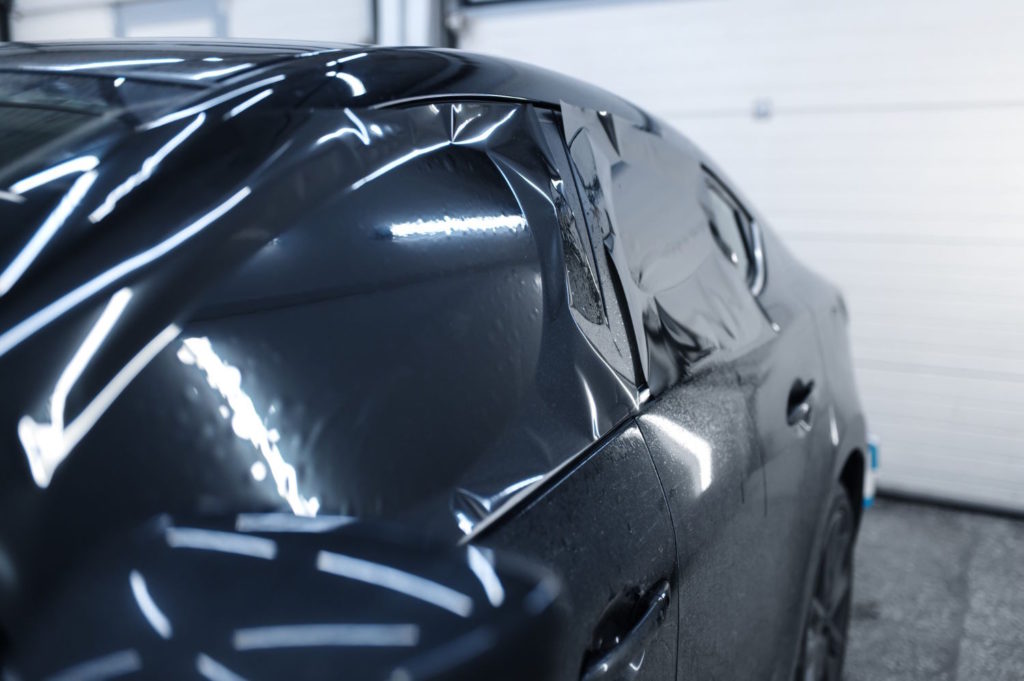 Folia ochronna na szyby samochodowe to produkt, który może znacznie wpłynąć na bezpieczeństwo podczas jazdy