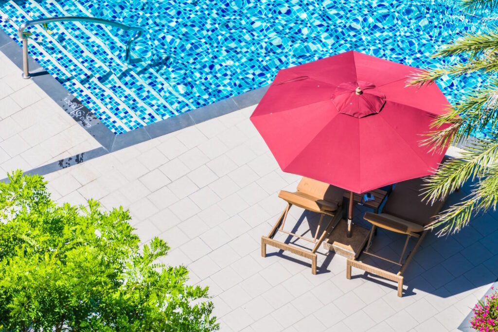 Ekskluzywne nieruchomości dostępne na rynku mieszkaniowym w Alicante stanowią doskonałą inwestycję dla wszystkich poszukujących luksusowego stylu życia nad Morzem Śródziemnym