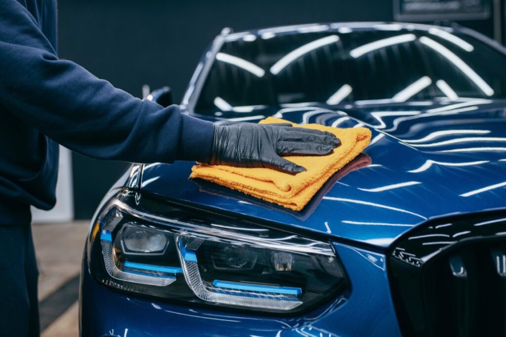 Jak w Poznaniu dbają o perfekcyjny wygląd samochodu: ceramiczna ochrona lakieru