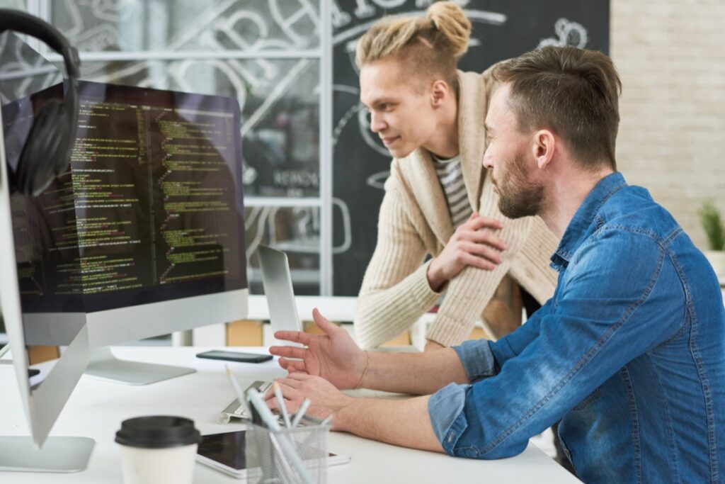 W dzisiejszych czasach, kiedy technologia informatyczna jest nieodłącznym elementem niemal każdej sfery życia, rola programistów staje się coraz bardziej znacząca